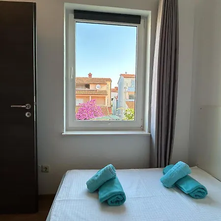 Apartment Jela With A Big Balcony Pula
