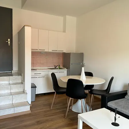 Διαμέρισμα Jela With A Big Balcony