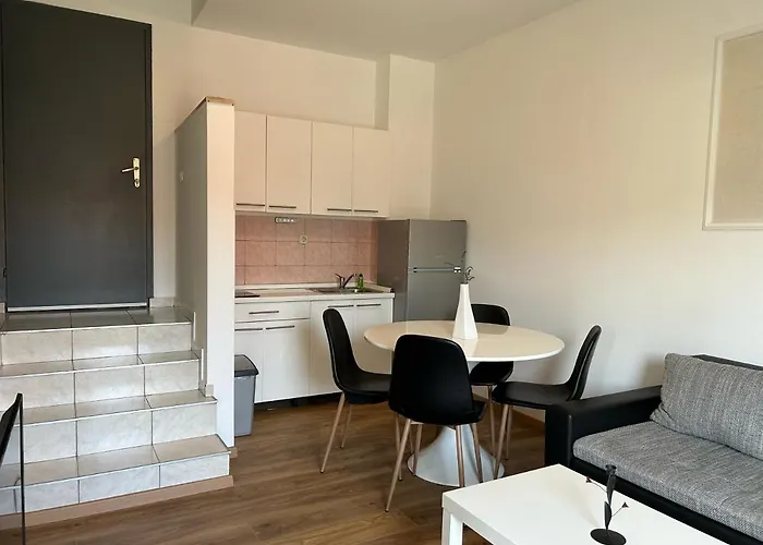 Διαμέρισμα Jela With A Big Balcony