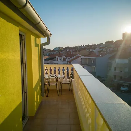 Jela With A Big Balcony דירה